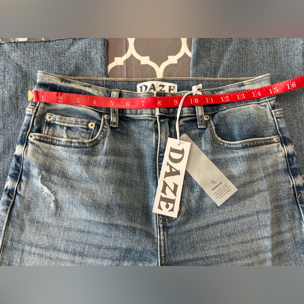 Daze Denim Shy Girl High Rise Crop Flare Just Right Whipp Jeans NWT - Picture 9 of 11